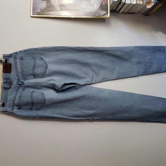 VINTAGE LEE HIGH RISE JEAN'S - Picture 5 of 10